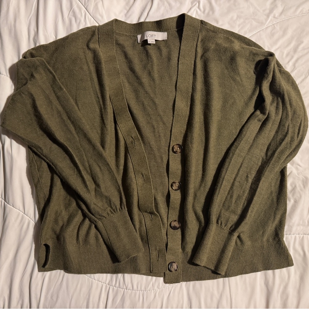 LOFT Women's Cardigan in Olive